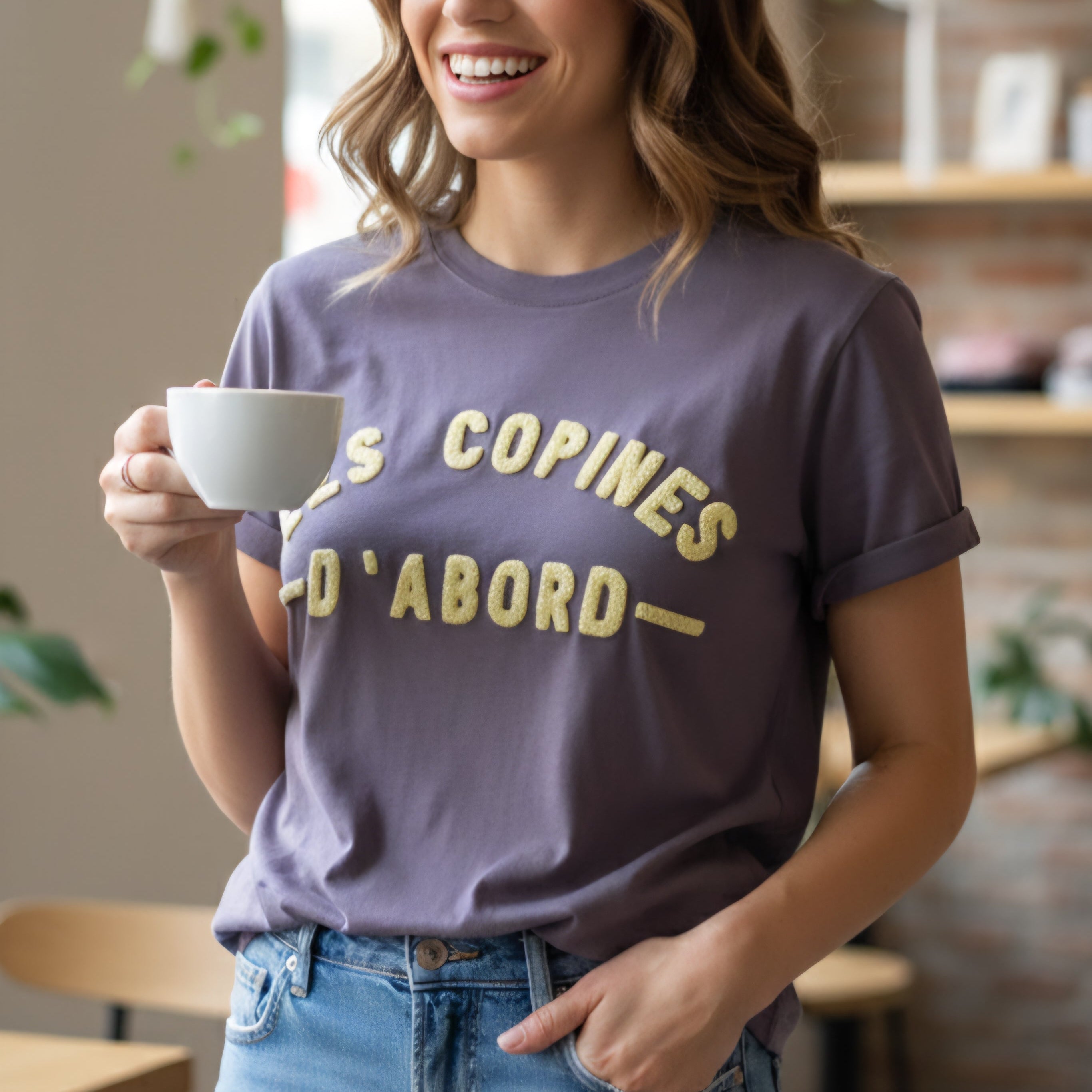 T-shirt "Les copines d'abord"